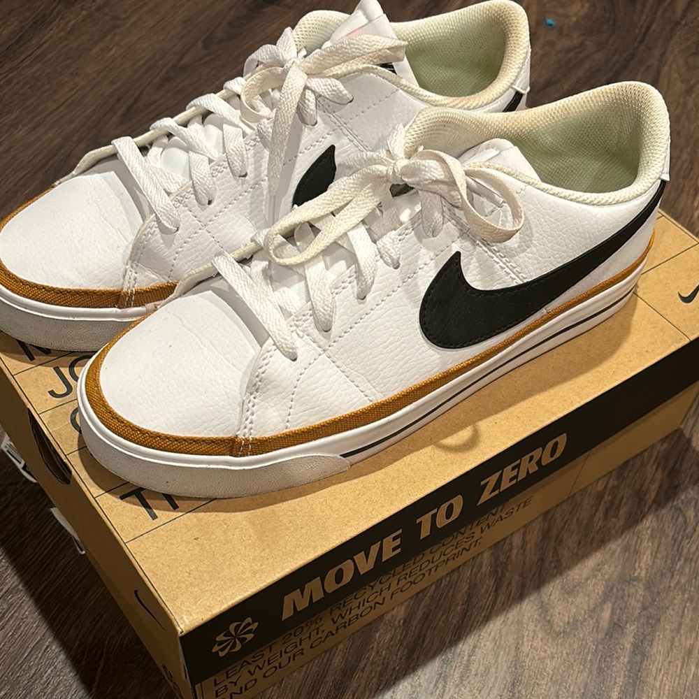 Nike court legacy